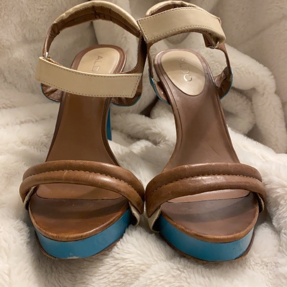 Helsingborg Pumps - Picture 2 of 4